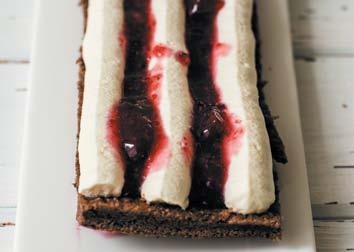 Иллюстрация к книге — Торты с сюрпризом. Шоколадные, сливочные, кофейные, желейные, ореховые, фруктовые [_052_7.jpg]