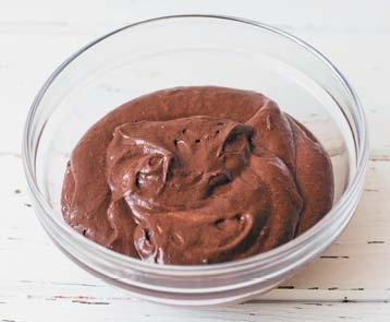 Иллюстрация к книге — Торты с сюрпризом. Шоколадные, сливочные, кофейные, желейные, ореховые, фруктовые [_054_4.jpg]