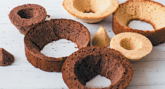 Иллюстрация к книге — Торты с сюрпризом. Шоколадные, сливочные, кофейные, желейные, ореховые, фруктовые [_056_2.jpg]