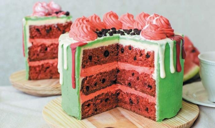 Иллюстрация к книге — Торты с сюрпризом. Шоколадные, сливочные, кофейные, желейные, ореховые, фруктовые [_063_2.jpg]