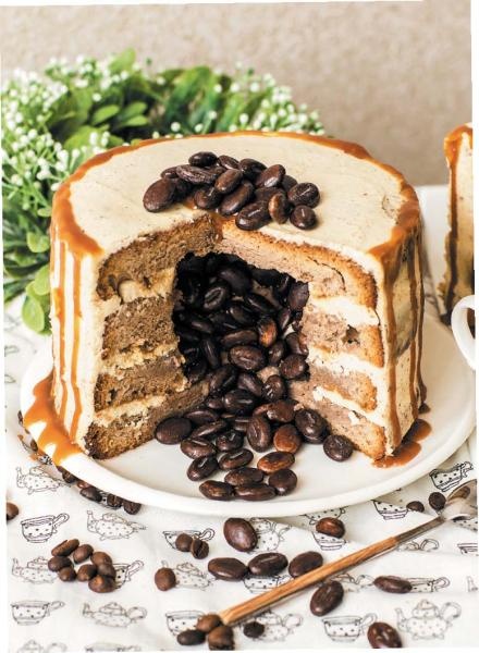 Иллюстрация к книге — Торты с сюрпризом. Шоколадные, сливочные, кофейные, желейные, ореховые, фруктовые [_081_2.jpg]