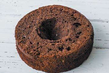 Иллюстрация к книге — Торты с сюрпризом. Шоколадные, сливочные, кофейные, желейные, ореховые, фруктовые [_102_2.jpg]