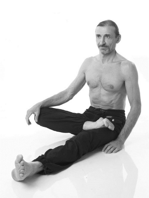 Иллюстрация к книге — Йога. Лучшие комплексы. Профилактика свыше 100 заболеваний Уцененный товар (№1) [i_014.jpg]