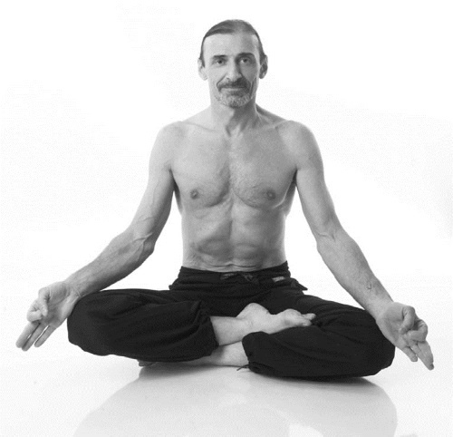 Иллюстрация к книге — Йога. Лучшие комплексы. Профилактика свыше 100 заболеваний Уцененный товар (№1) [i_015.jpg]