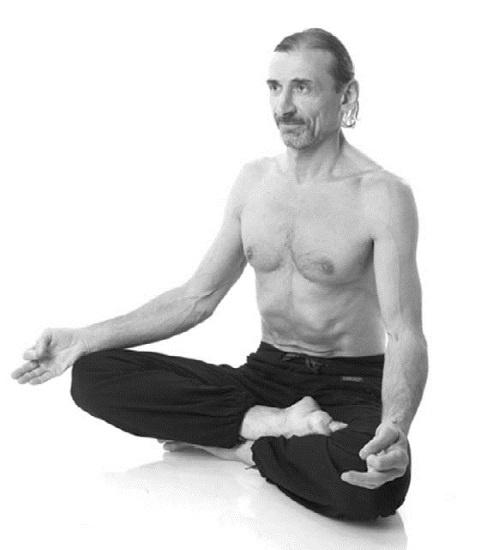 Иллюстрация к книге — Йога. Лучшие комплексы. Профилактика свыше 100 заболеваний Уцененный товар (№1) [i_047.jpg]