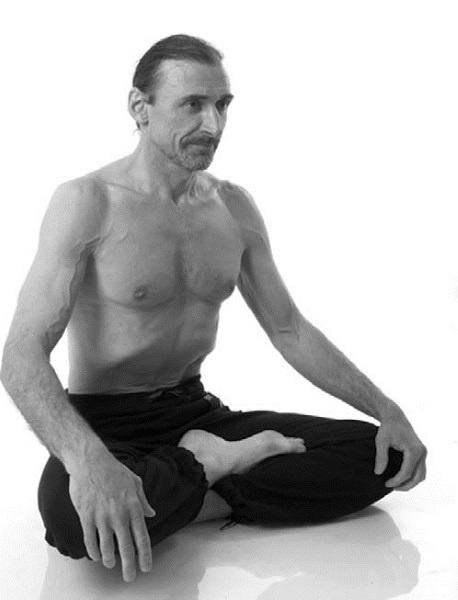 Иллюстрация к книге — Йога. Лучшие комплексы. Профилактика свыше 100 заболеваний Уцененный товар (№1) [i_058.jpg]