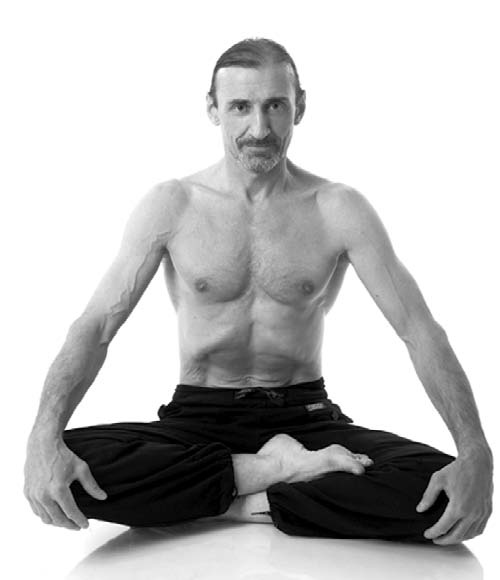 Иллюстрация к книге — Йога. Лучшие комплексы. Профилактика свыше 100 заболеваний Уцененный товар (№1) [i_066.jpg]