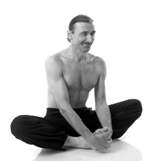 Иллюстрация к книге — Йога. Лучшие комплексы. Профилактика свыше 100 заболеваний Уцененный товар (№1) [i_241.jpg]