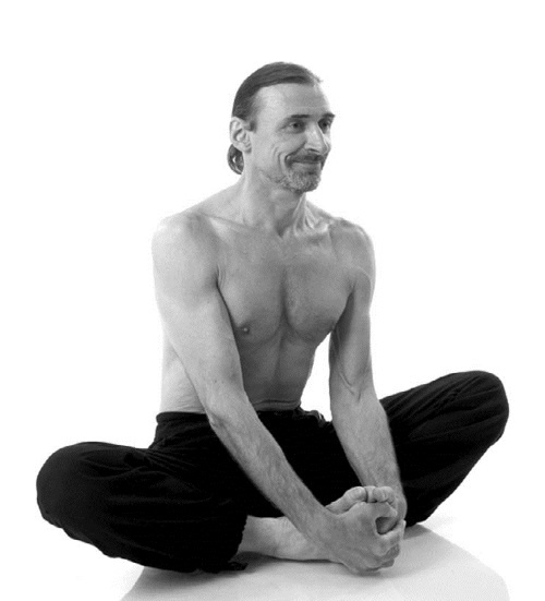 Иллюстрация к книге — Йога. Лучшие комплексы. Профилактика свыше 100 заболеваний Уцененный товар (№1) [i_253.jpg]