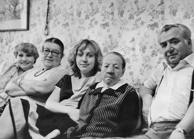 Иллюстрация к книге — Марина Голуб в жизни, театре, кино. Воспоминания друзей [_15.jpg]