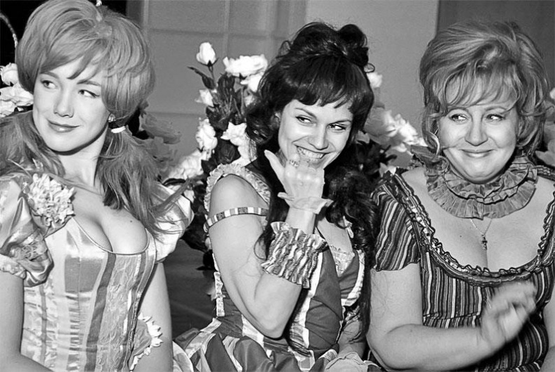 Иллюстрация к книге — Марина Голуб в жизни, театре, кино. Воспоминания друзей [_72.jpg]