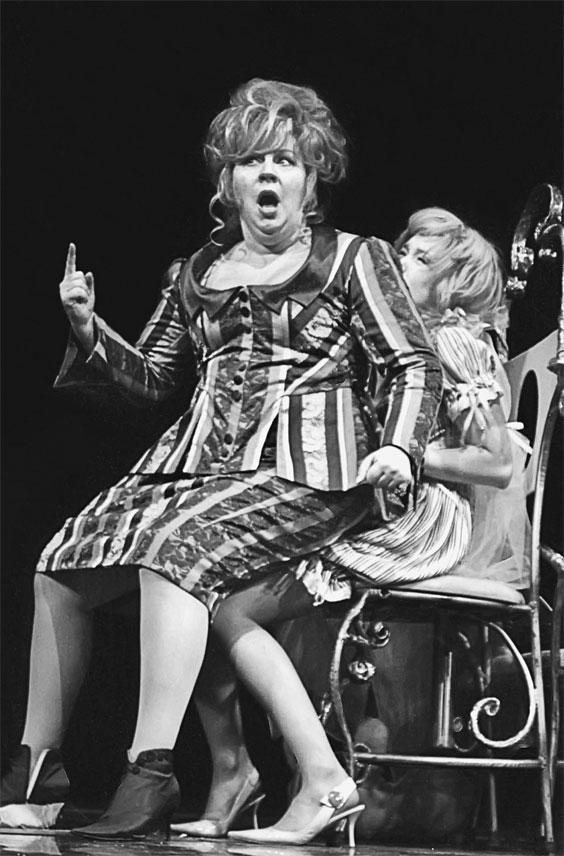 Иллюстрация к книге — Марина Голуб в жизни, театре, кино. Воспоминания друзей [_74.jpg]