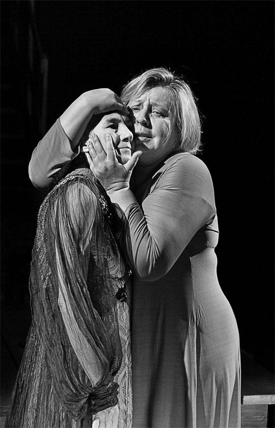 Иллюстрация к книге — Марина Голуб в жизни, театре, кино. Воспоминания друзей [_90.jpg]