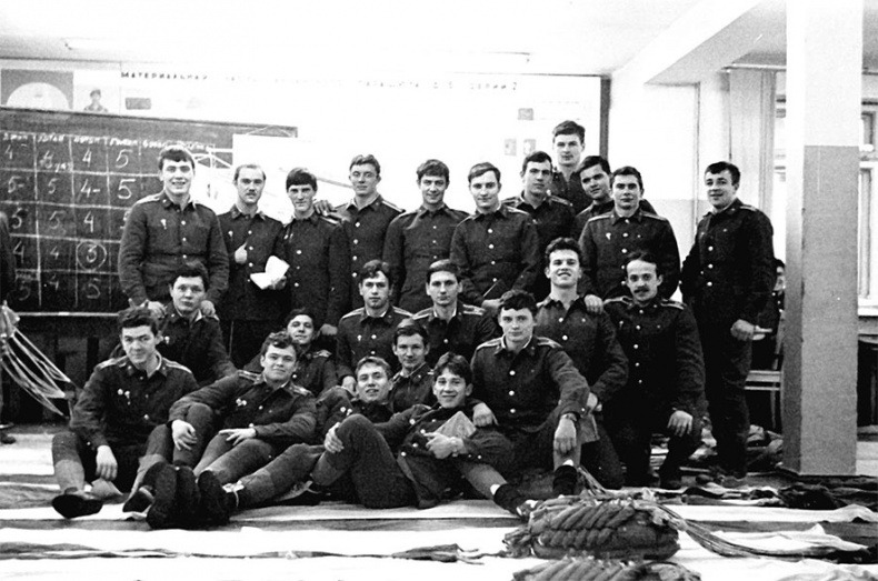 Иллюстрация к книге — Девятая рота. Факультет специальной разведки Рязанского училища ВДВ [i_006.jpg]