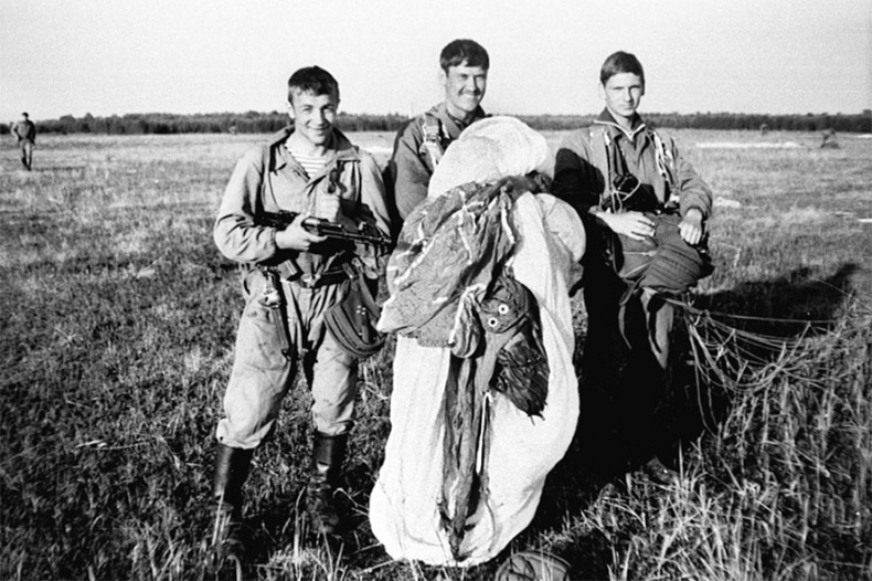 Иллюстрация к книге — Девятая рота. Факультет специальной разведки Рязанского училища ВДВ [i_010.jpg]