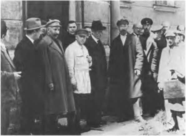 Иллюстрация к книге — Кто Вы, "Железный Феликс"? [image27.jpg]