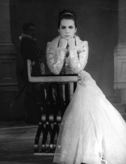 Иллюстрация к книге — Галина Вишневская. Пиковая дама русской оперы [i_014.jpg]