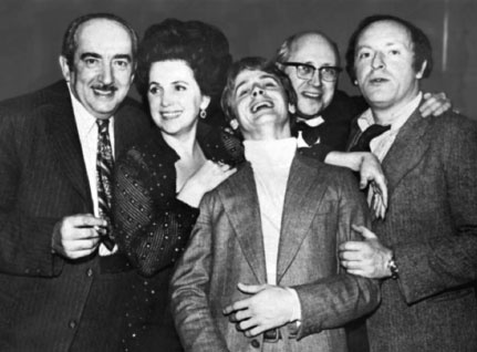 Иллюстрация к книге — Галина Вишневская. Пиковая дама русской оперы [i_029.jpg]