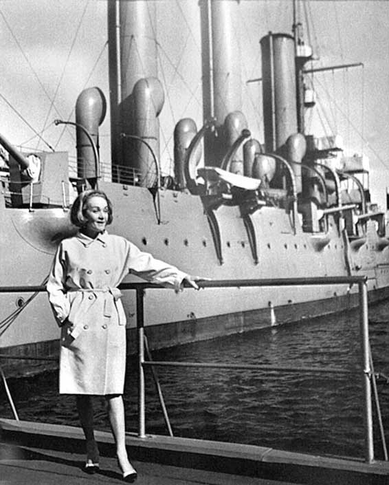 Иллюстрация к книге — Пять вечеров с Марлен Дитрих [i_018.jpg]