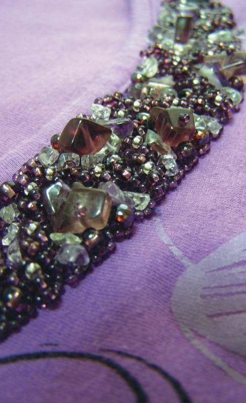 Иллюстрация к книге — Бисер. Энциклопедия вышивки [i_102.jpg]