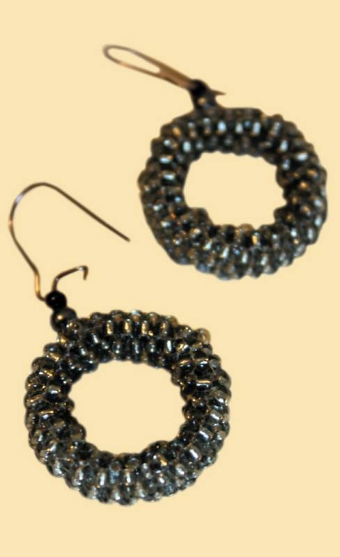 Иллюстрация к книге — Бисер. Энциклопедия вышивки [i_112.jpg]