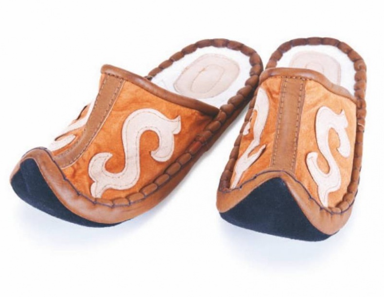 Иллюстрация к книге — Украшаем обувь сами. Валенки, сапоги, угги, туфли, тапочки [i_097.jpg]