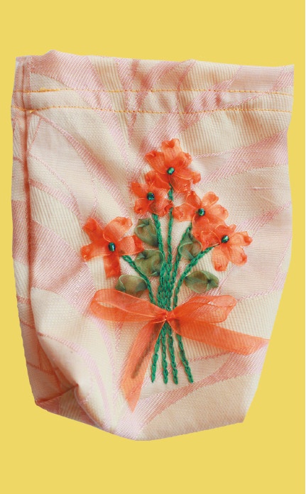 Иллюстрация к книге — Вышивка шелковыми лентами [i_144.jpg]