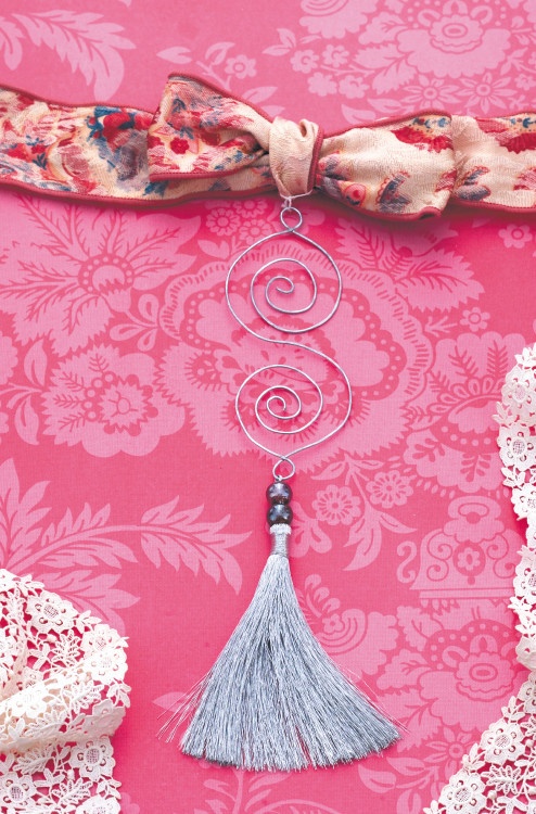 Иллюстрация к книге — Магия металла: декоративные украшения из проволоки [i_048.jpg]