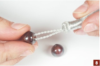 Иллюстрация к книге — Магия металла: декоративные украшения из проволоки [i_055.jpg]