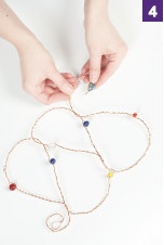 Иллюстрация к книге — Магия металла: декоративные украшения из проволоки [i_072.jpg]