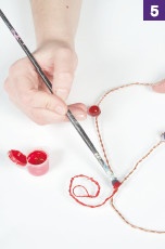 Иллюстрация к книге — Магия металла: декоративные украшения из проволоки [i_073.jpg]