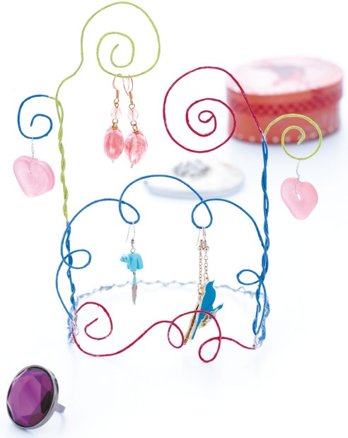 Иллюстрация к книге — Магия металла: декоративные украшения из проволоки [i_075.jpg]