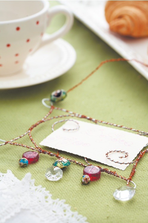 Иллюстрация к книге — Магия металла: декоративные украшения из проволоки [i_126.jpg]