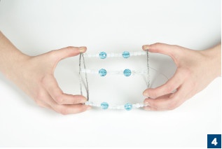 Иллюстрация к книге — Магия металла: декоративные украшения из проволоки [i_140.jpg]