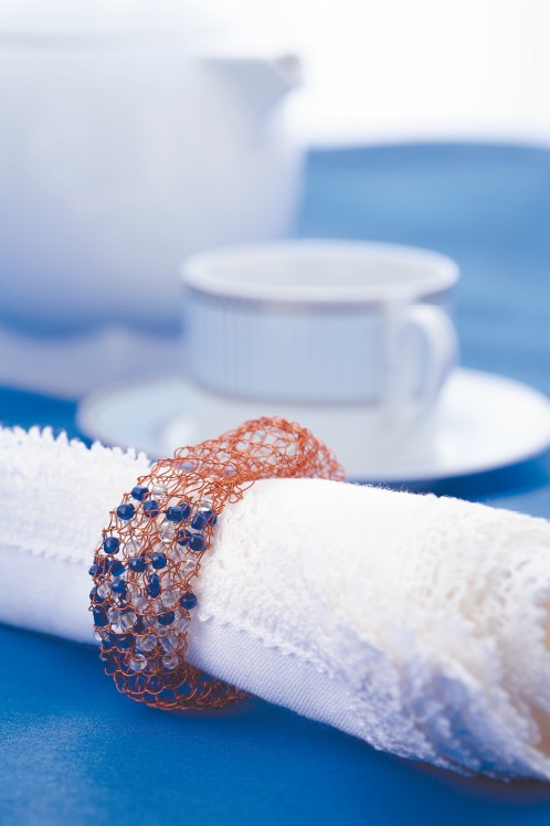 Иллюстрация к книге — Магия металла: декоративные украшения из проволоки [i_186.jpg]