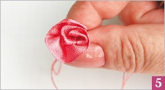 Иллюстрация к книге — Вышивка ленточками: мастер-класс для начинающих мастериц [i_139.jpg]