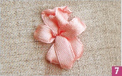 Иллюстрация к книге — Вышивка ленточками: мастер-класс для начинающих мастериц [i_147.jpg]