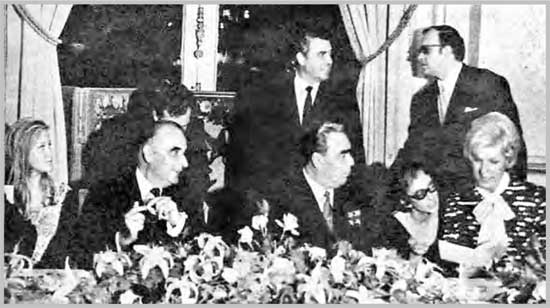 Иллюстрация к книге — Петух в вине, или Гастрономические воспоминания дипломата [i_010.jpg]