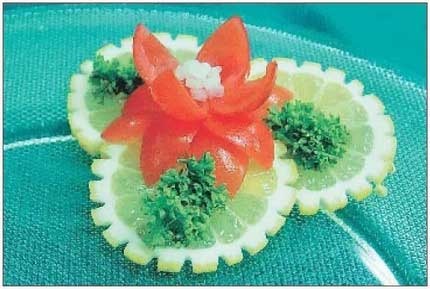 Иллюстрация к книге — Как украсить праздничный стол [i_084.jpg]