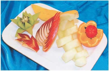 Иллюстрация к книге — Как украсить праздничный стол [i_140.jpg]