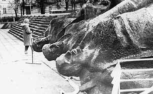 Иллюстрация к книге — Кто кого предал [i_037.jpg]