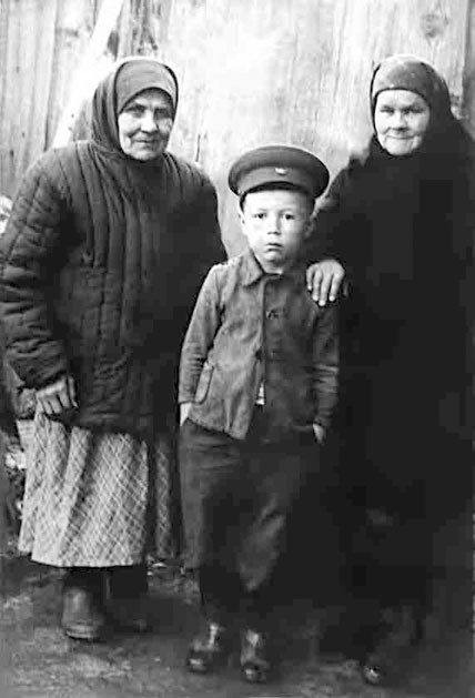 Иллюстрация к книге — С трудом о прошлом, о былом. Очерки о жителях д. Верхние Таволги [i_065.jpg]