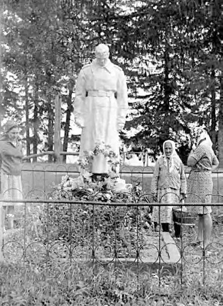 Иллюстрация к книге — С трудом о прошлом, о былом. Очерки о жителях д. Верхние Таволги [i_072.jpg]