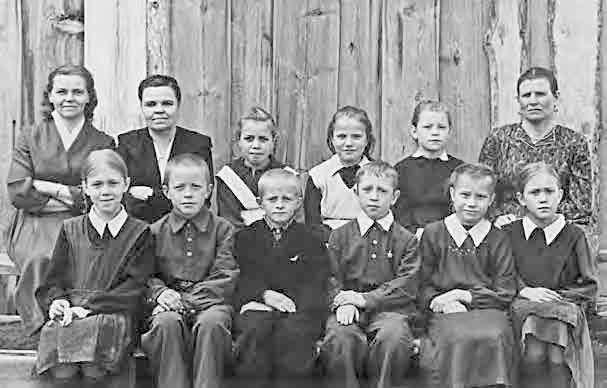 Иллюстрация к книге — С трудом о прошлом, о былом. Очерки о жителях д. Верхние Таволги [i_121.jpg]