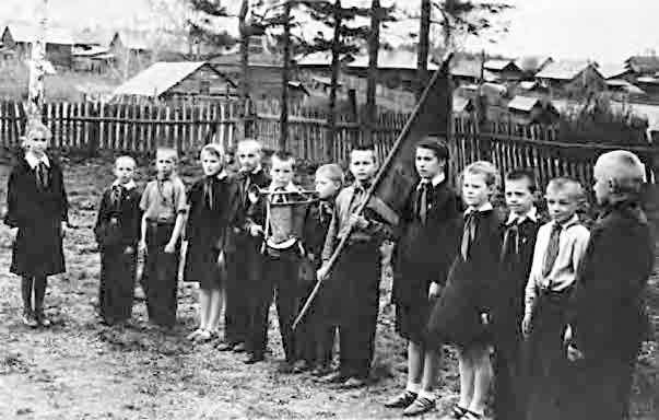 Иллюстрация к книге — С трудом о прошлом, о былом. Очерки о жителях д. Верхние Таволги [i_122.jpg]