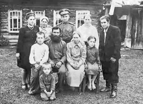 Иллюстрация к книге — С трудом о прошлом, о былом. Очерки о жителях д. Верхние Таволги [i_144.jpg]