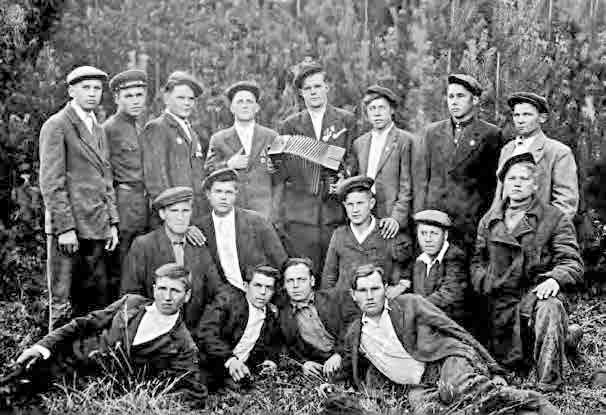 Иллюстрация к книге — С трудом о прошлом, о былом. Очерки о жителях д. Верхние Таволги [i_185.jpg]