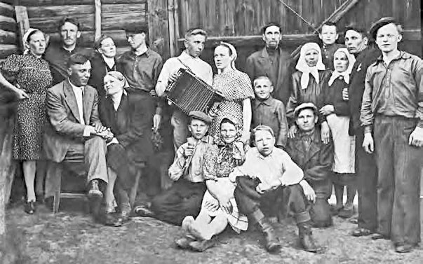 Иллюстрация к книге — С трудом о прошлом, о былом. Очерки о жителях д. Верхние Таволги [i_188.jpg]