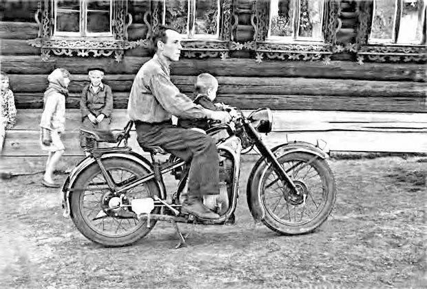 Иллюстрация к книге — С трудом о прошлом, о былом. Очерки о жителях д. Верхние Таволги [i_191.jpg]