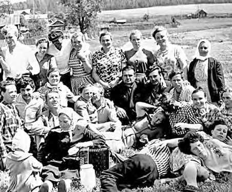 Иллюстрация к книге — С трудом о прошлом, о былом. Очерки о жителях д. Верхние Таволги [i_195.jpg]